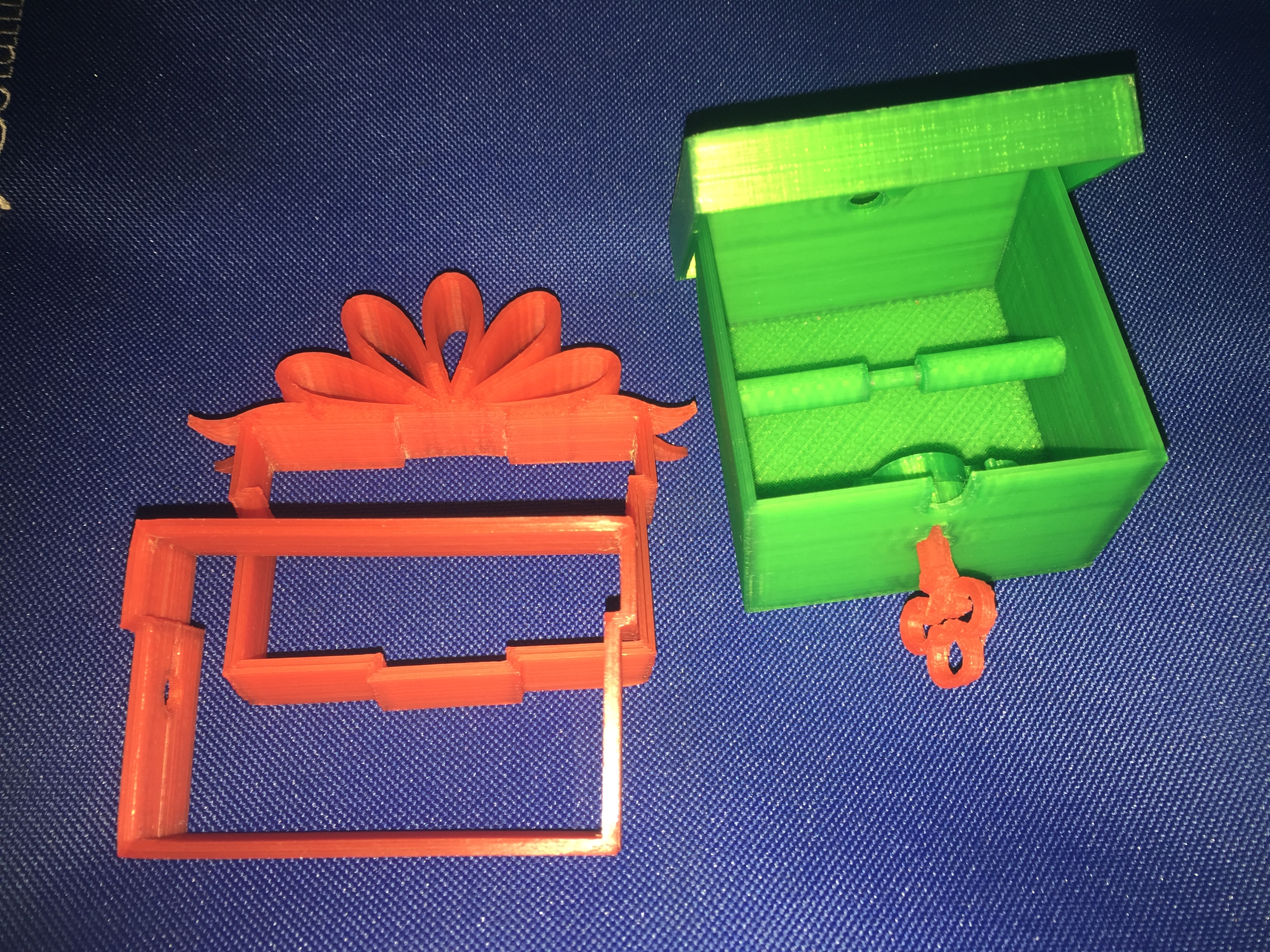Pandora charm holder bottom for Locking Present Ornament